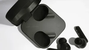 Tại sao TWS/Smartwatch lưới chắn EMI siêu mỏng cần dải thép không gỉ chính xác thay vì thép tiêu chuẩn