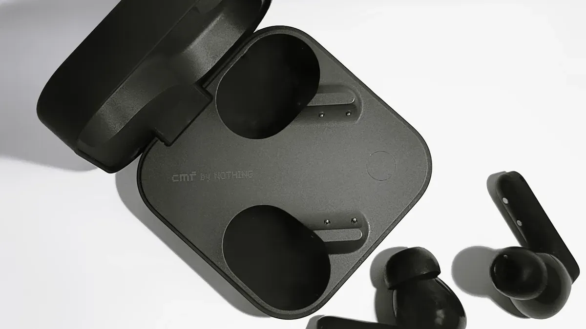 Tại sao TWS/Smartwatch lưới chắn EMI siêu mỏng cần dải thép không gỉ chính xác thay vì thép tiêu chuẩn